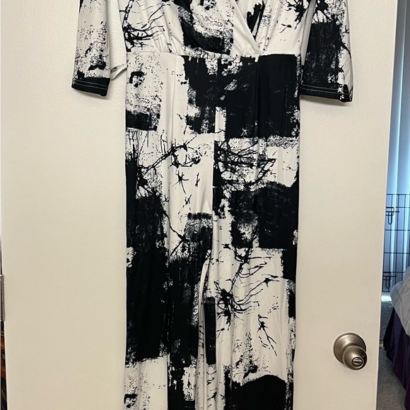 “Saved by the Dress” romper. Comes w/ belt. No tags, never worn. Perfect cond! - Picture 4 of 5